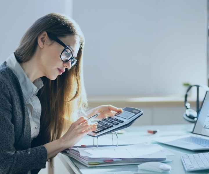 Nov plačni sistem v javnem sektorju: praktični pristopi in rešitve